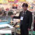 有限会社ノーブルクリエーションはイベントJAPAN 2014において水槽テーブル「Eco-Desk」を出展。 エアポンプや蛍光灯を備えた水槽を日常でも使えるテーブルに組み込んだ商品を紹介。