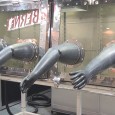 株式会社西部技研は第24回 ファインテック ジャパンにて、超低露点空気グローブボックス「Desi-Cubu」を出展。 不活性ガスを使用しない独自の技術を利用して、G8世代以降に対応できる環境を作るグローブボックスを紹介。