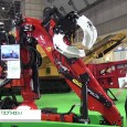 マルマテクニカ株式会社は2014 NEW環境展にて、金属スクラップ用クレーン「エプシロン」を出展。 小型化で重量を抑え、移動が便利な金属スクラップ用クレーンの紹介。