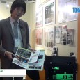 株式会社サンリツは2014 東京国際包装展にて、アルファ フラッシュ シリーズを出展。 蛍光灯やLEDの光でも、高輝度・長時間残光で暗くなると蓄えた光を放出する蓄光製品を紹介。