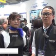 ブラザー工業株式会社はウェアラブル EXPO 2015にて、ヘッドマウントディスプレー「AiR Scouter WD-200S」を出展。 医療機器のサブモニターや作業支援システムのモバイルディスプレーとして使えるヘッドマ...