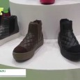 トランソニック株式会社はJFW インターナショナル・ファッション・フェア 2015にて、アーノルドパーマー 「AL0629」を出展。 バルカナイズ製法による厚底サイドゴアの若い女性向けスニーカーを紹介。
